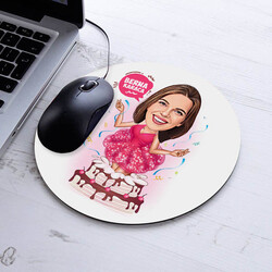  - Doğum Günü Kutlayan Kadın Karikatürlü Mousepad