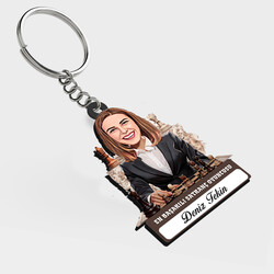  - Karikatürlü - Kadın Satranç Oyuncusu İsimli Anahtarlık