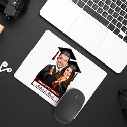  - Karikatürlü Üniversiteli Erkek ve Kız Arkadaş Mezuniyet Mousepad