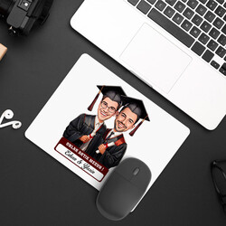  - Karikatürlü Üniversiteli İki Erkek Arkadaş Mezuniyet Mousepad