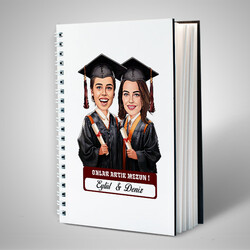  - Karikatürlü Üniversiteli İki Kız Arkadaş Mezuniyet Defter