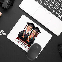  - Karikatürlü Üniversiteli İki Kız Arkadaş Mezuniyet Mousepad