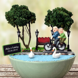Yaşlı Çiftler Gençliklerini Yaşıyor Minyatür Bahçe - Thumbnail